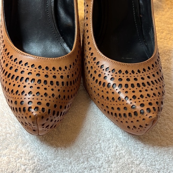BCBG Heels Perdra Perforated Leather
Stilettos camel tan/brown - Picture 5 of 7